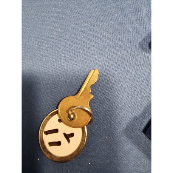 Brinks Heavy 60mm Hardened Laminated Padlock with Key - 2-1/2" x 2" -works great - Picture 6 of 8